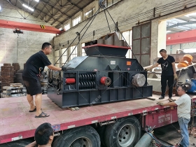 1208型半自動對輥草莓视频污在线观看發貨 破碎石英石